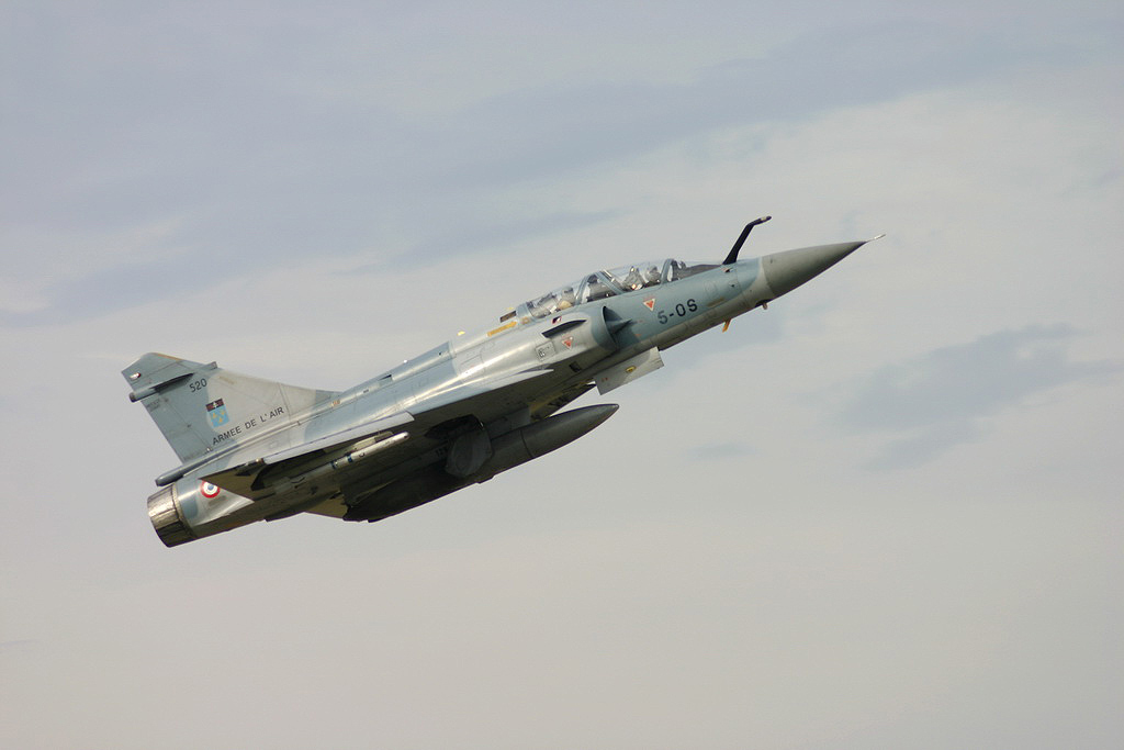 mirage 2000 rencontre un avion de ligne